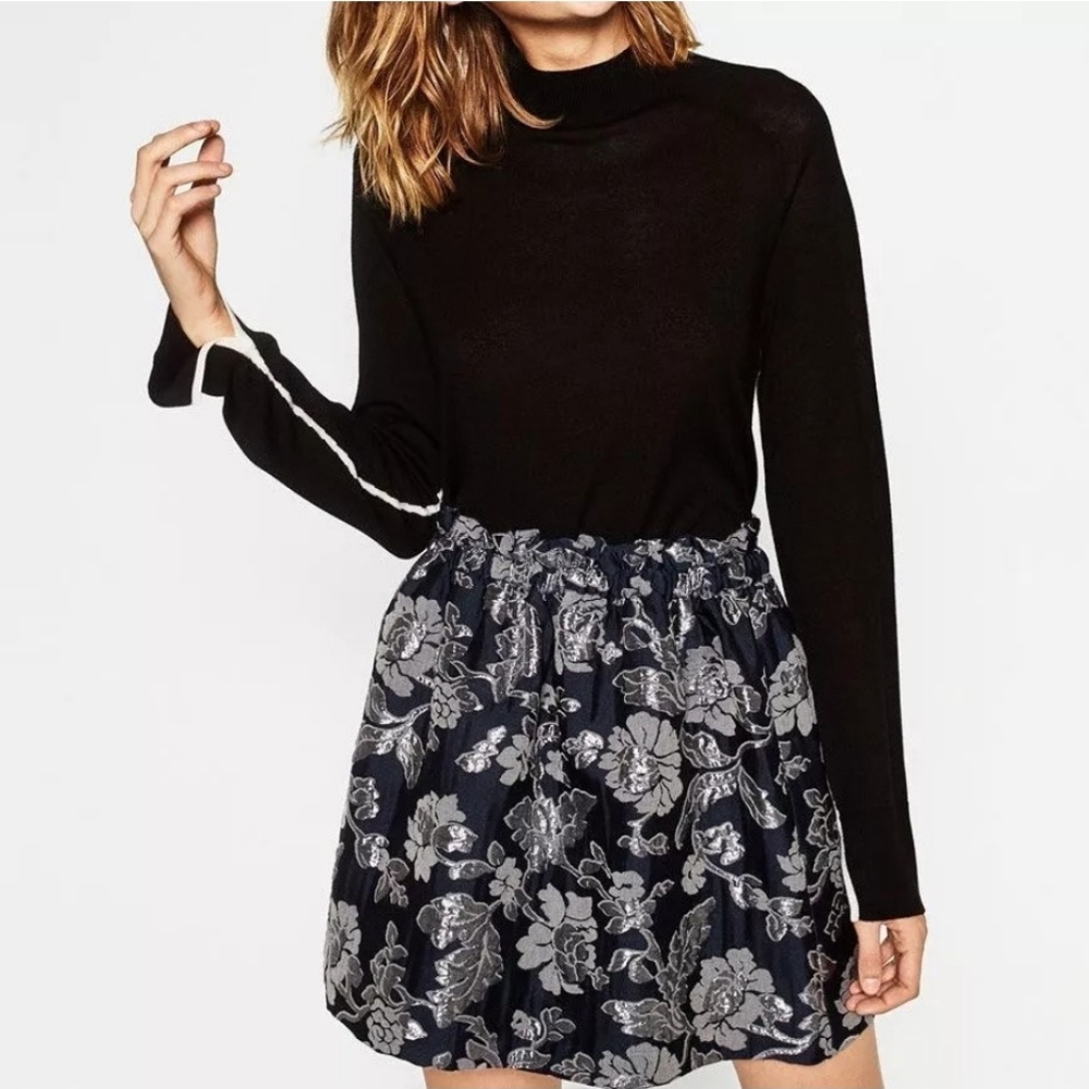 Zara womens size small blue with silver flowers mini skirt